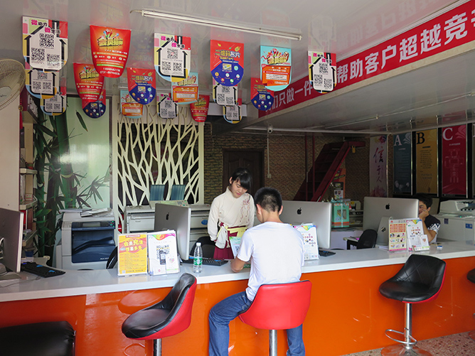 去快印连锁加盟店印物料时，四色印刷VS专色印刷，怎么选更划算？第2张